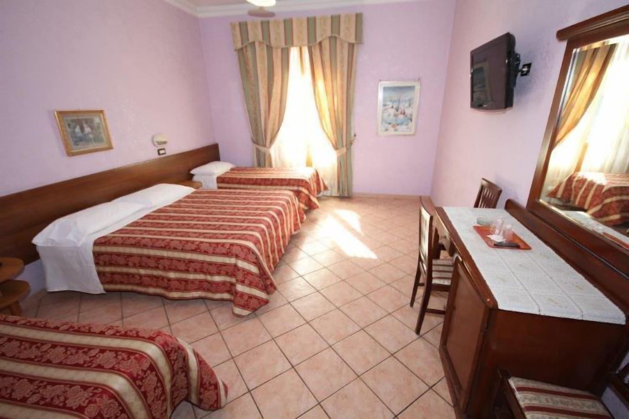 Hotel Marisa Roma Esterno foto